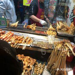 重庆疯子烧烤爆料视频,揭秘街头美食的独特魅力  第2张 重庆疯子烧烤爆料视频,揭秘街头美食的独特魅力  第2张